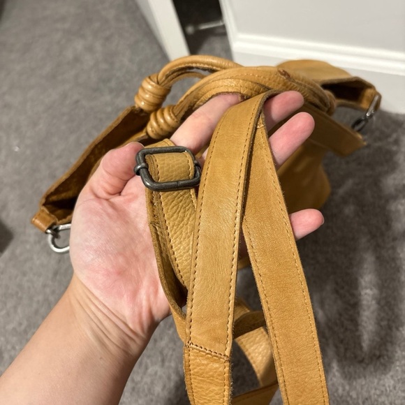 Latico Leathers Nash Tote/Crossbody - Picture 7 of 11